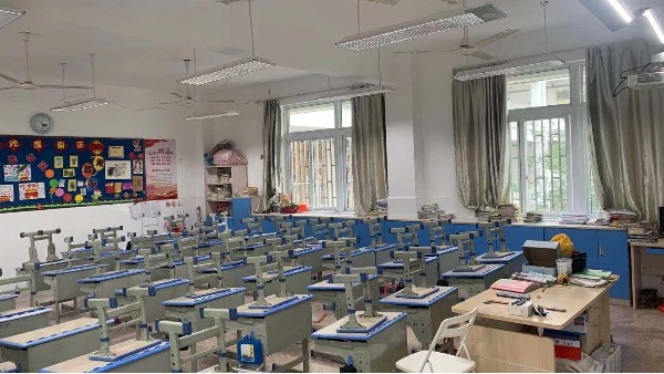近視與照明環(huán)境有關(guān)｜什么樣的教室光源能有效防控近視？