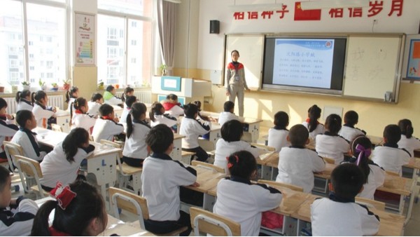 近視防控，教室照明選對(duì)LED護(hù)眼燈教室燈具有多重要？